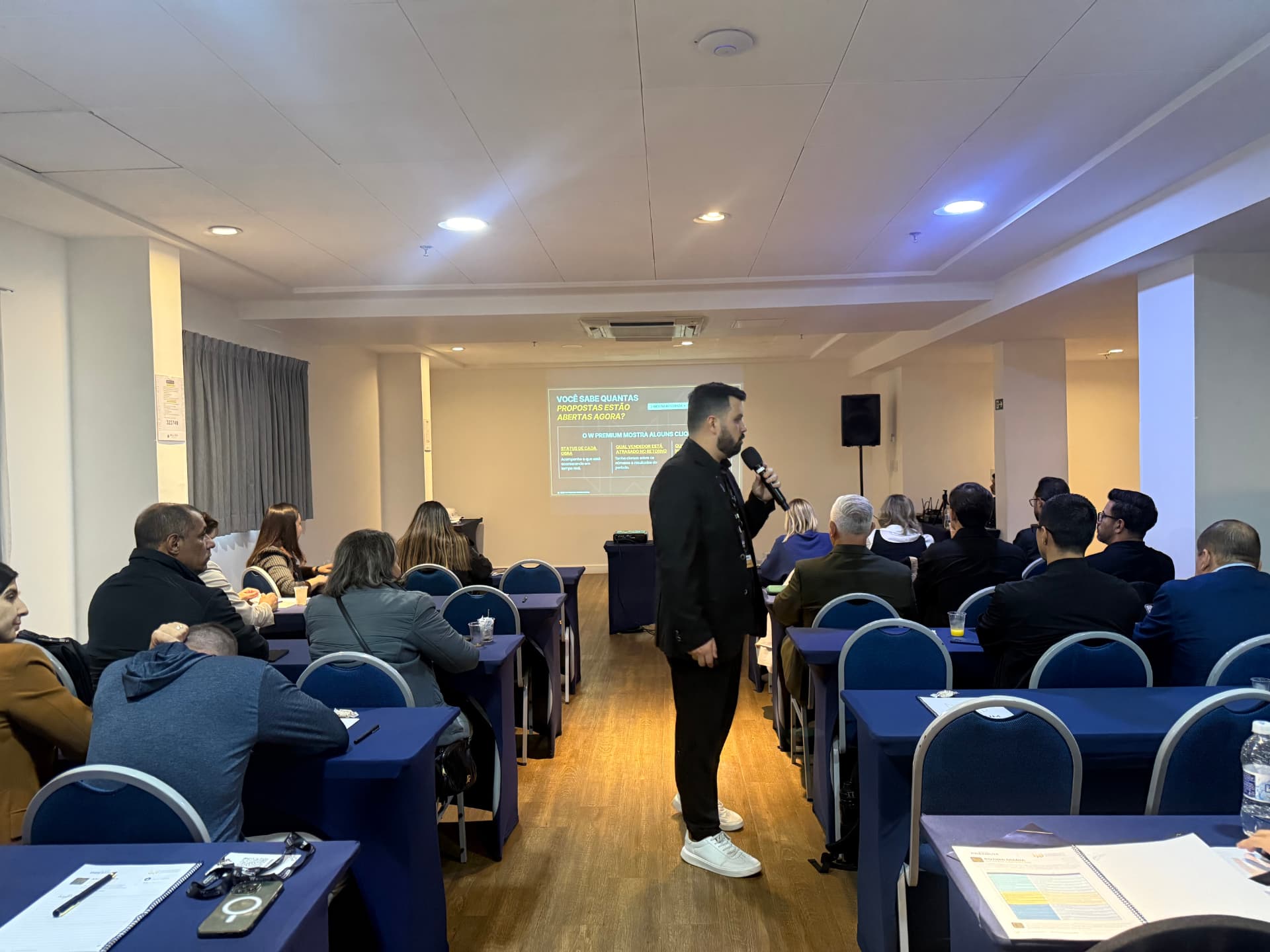 Palestra sobre gestão comercial no Premium Day